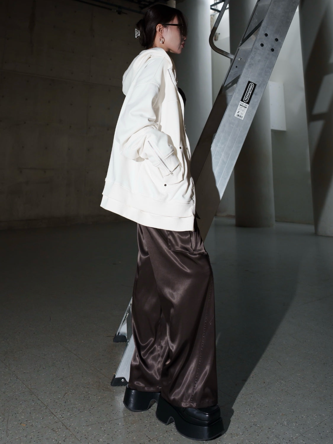 ピアスポケット Satin カーゴパンツ