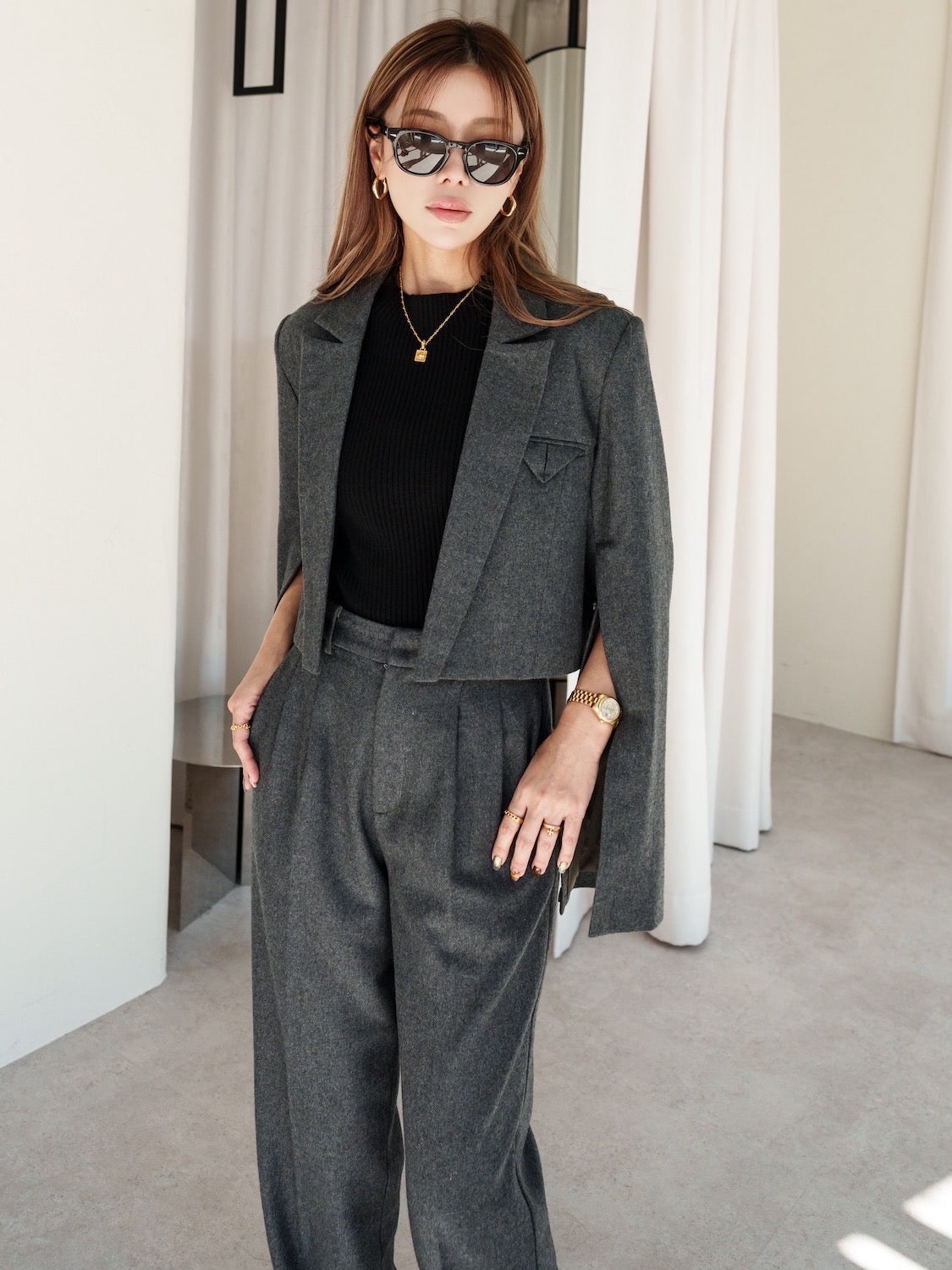 COLOR:チャコール