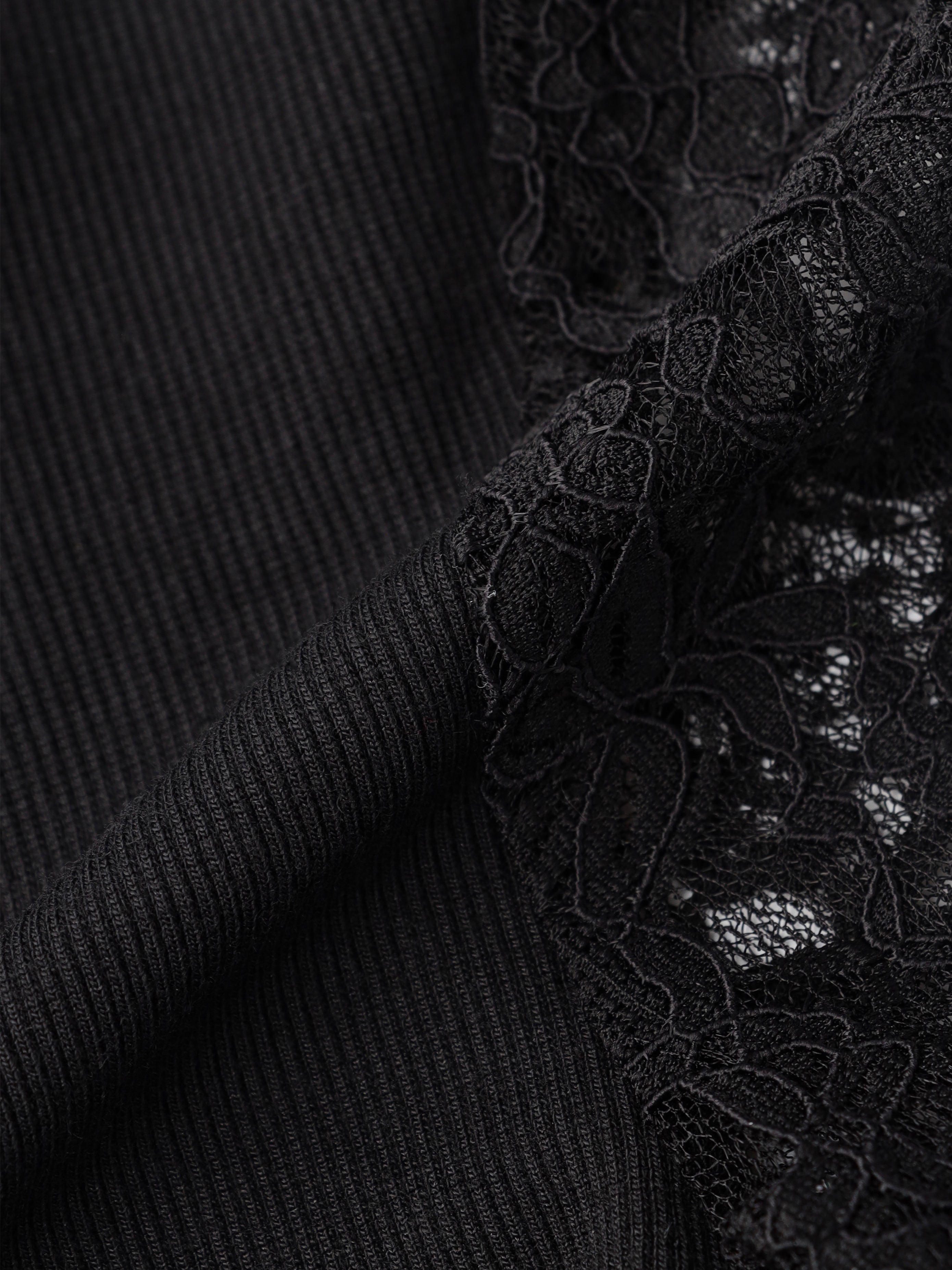 Switch Lace Stretch Long Sleeve