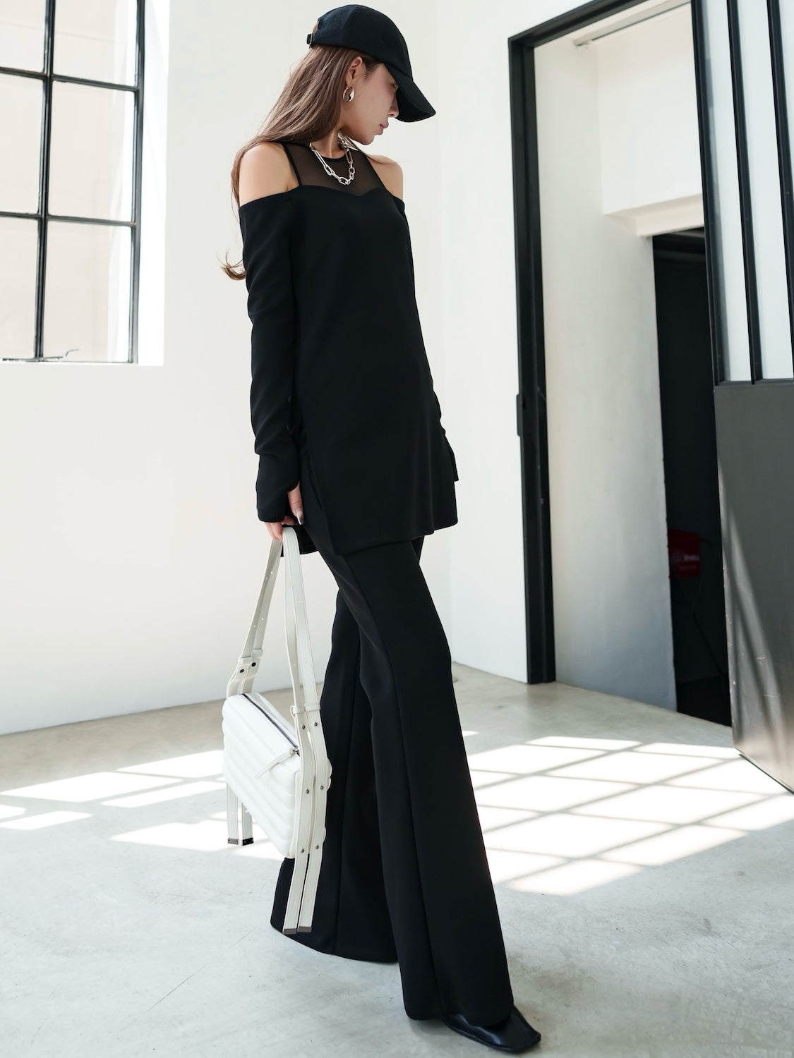 Relax off-shoulder setup