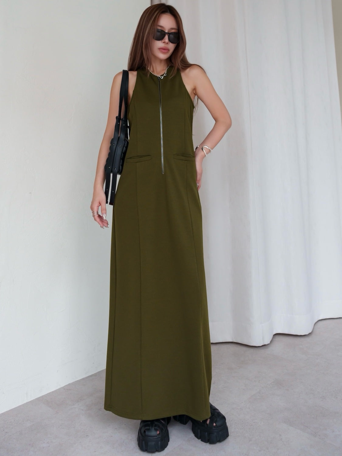 MODEL:159cm<br>COLOR:カーキ