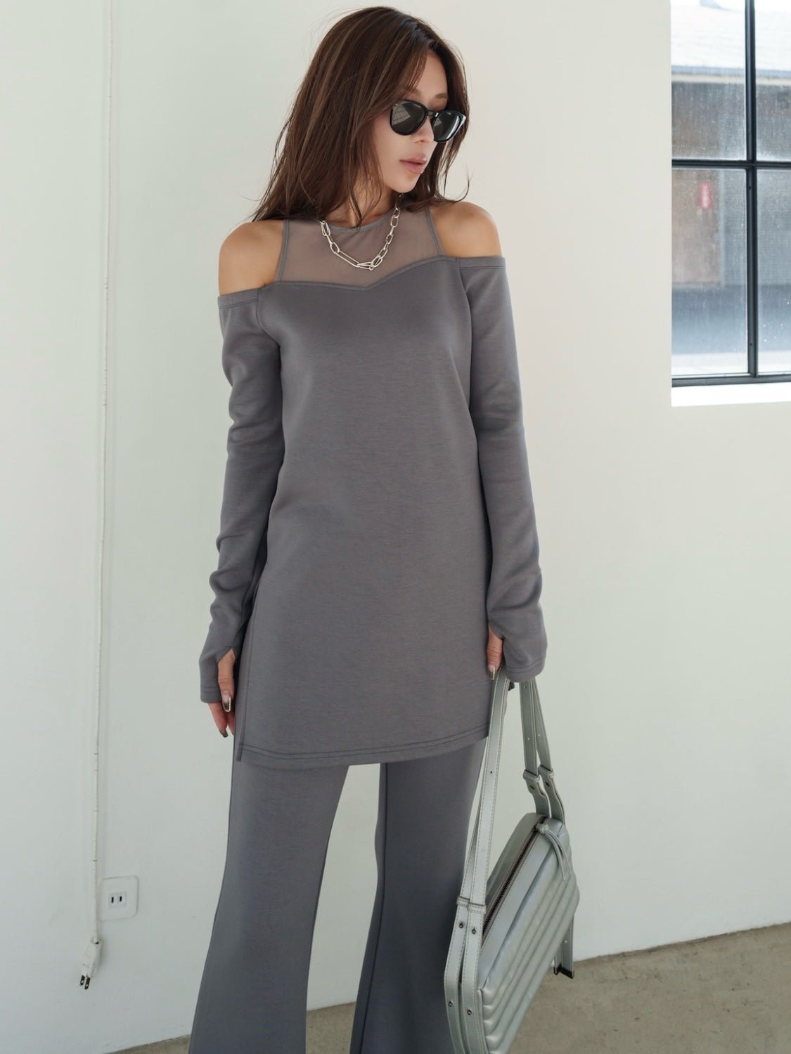 Relax off-shoulder setup