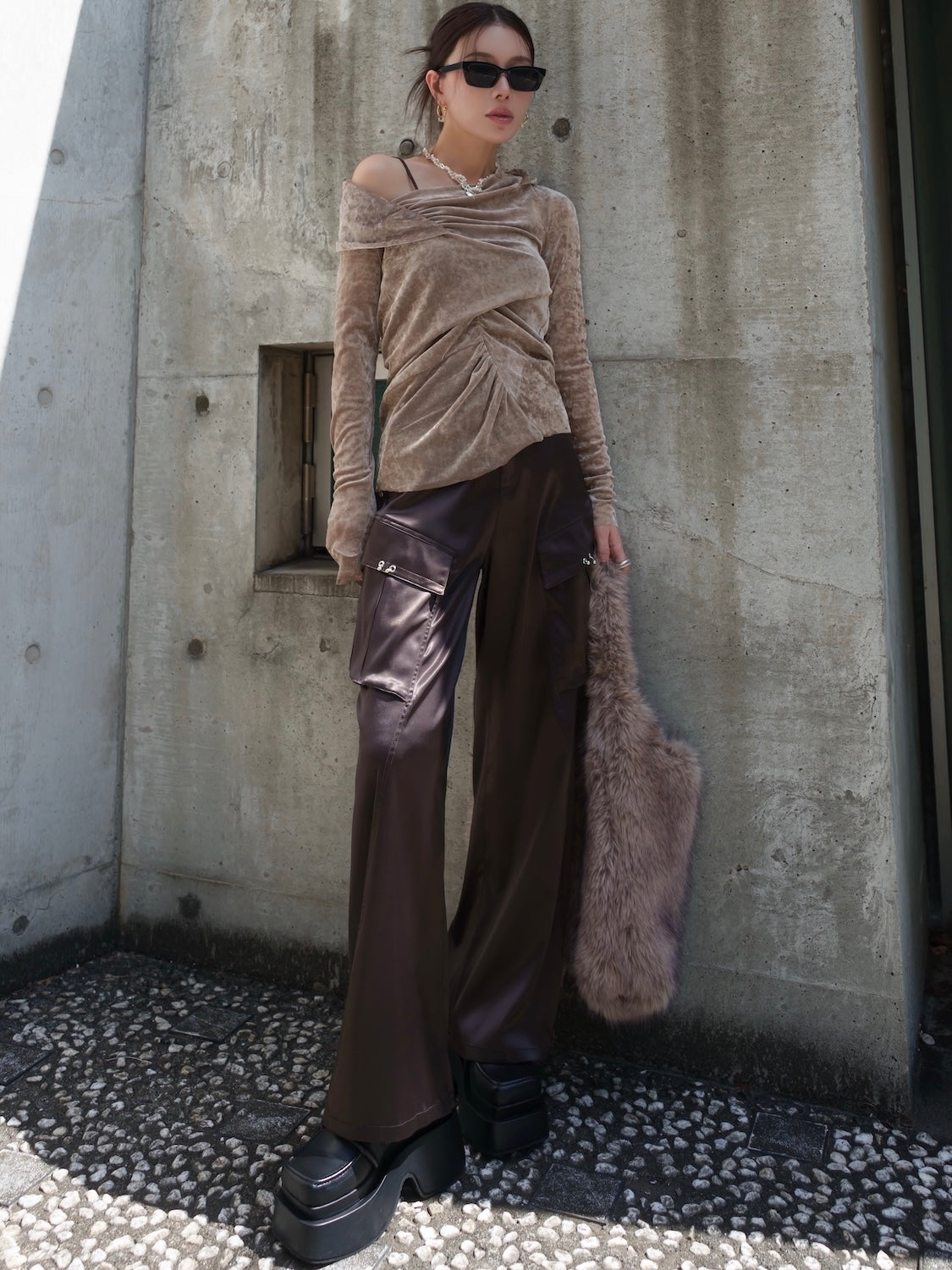 ピアスポケット Satin カーゴパンツ