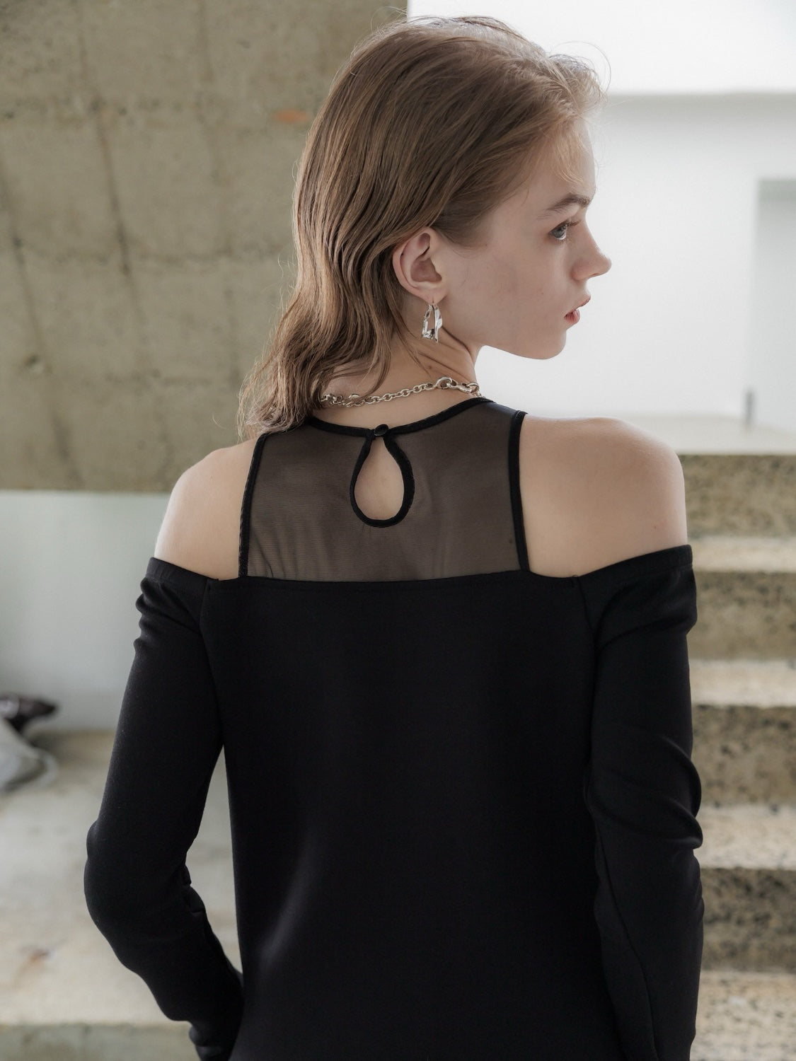 Relax off-shoulder setup
