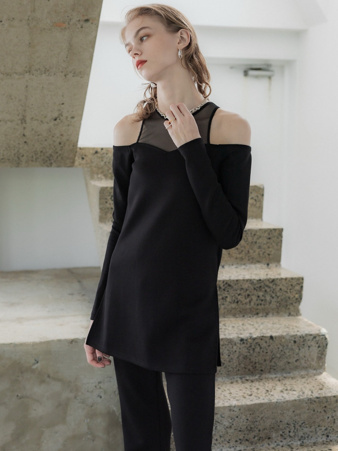 Relax off-shoulder setup