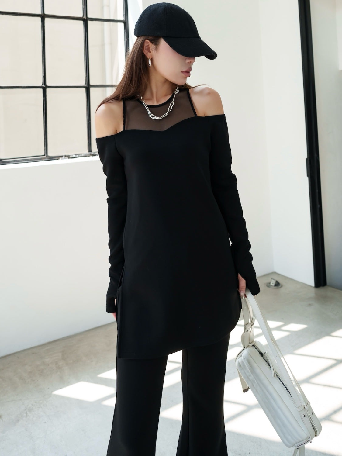 Relax off-shoulder setup