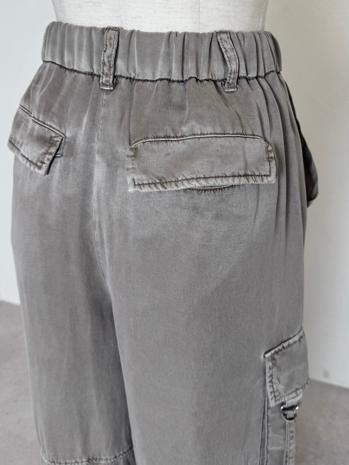 ルーズフィット Washed カーゴパンツ