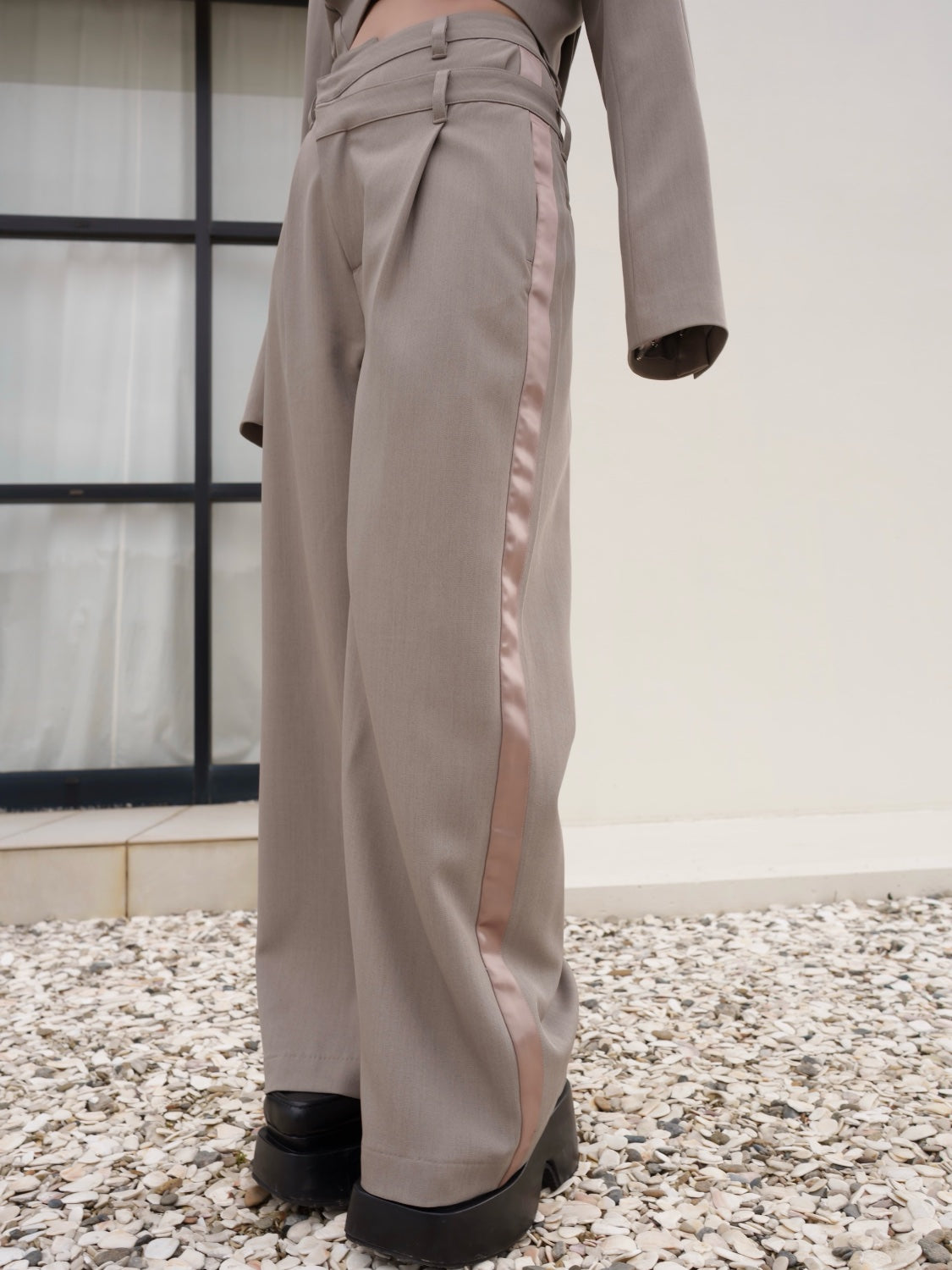 COLOR:グレージュ