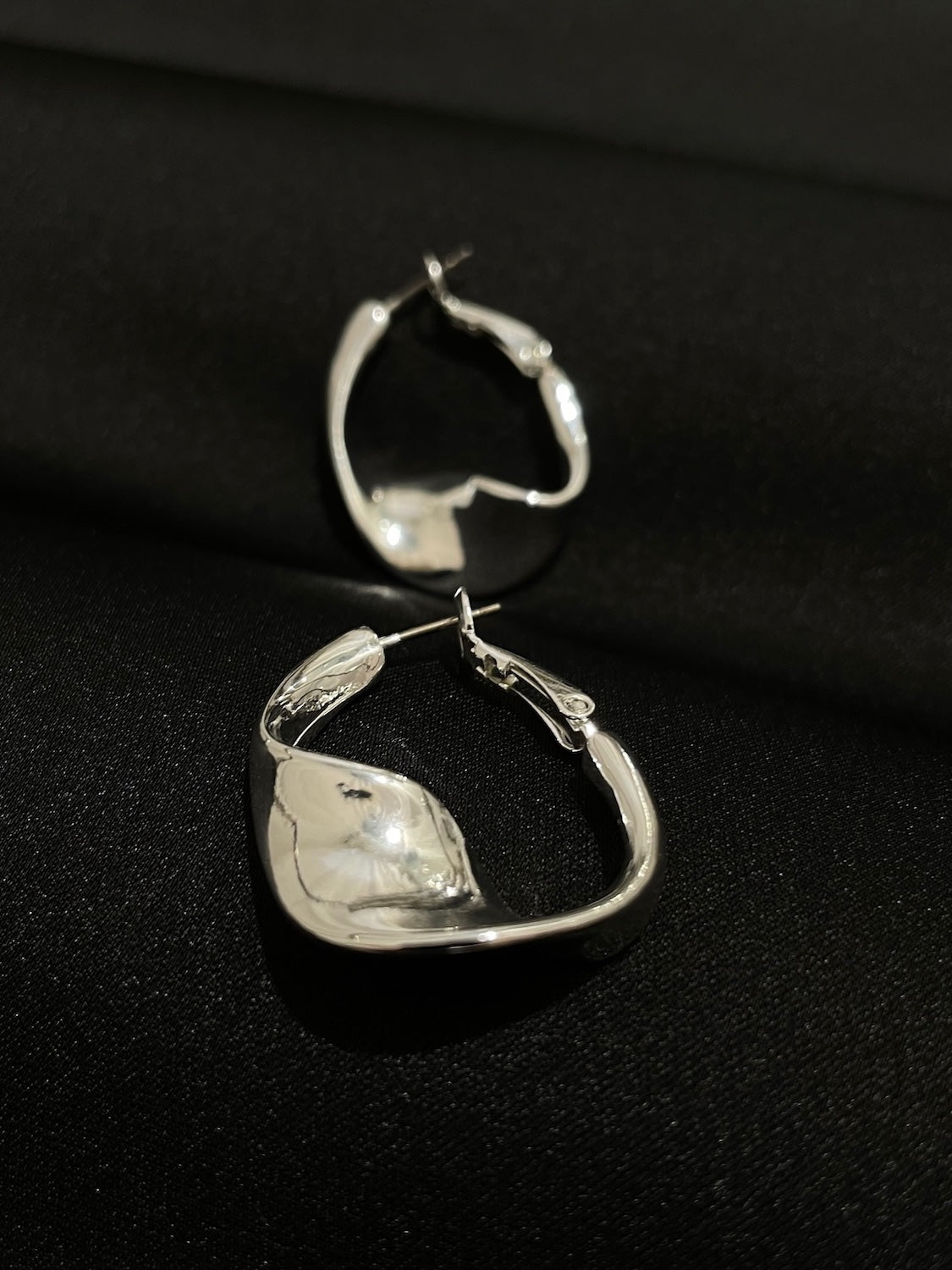 ウェーブ Hoop ピアス