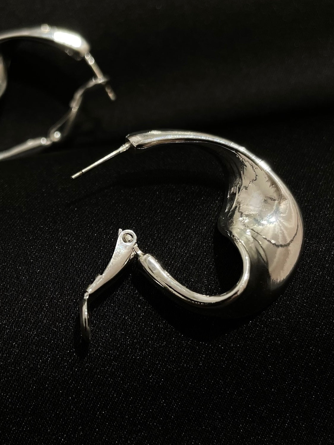 ウェーブ Hoop ピアス