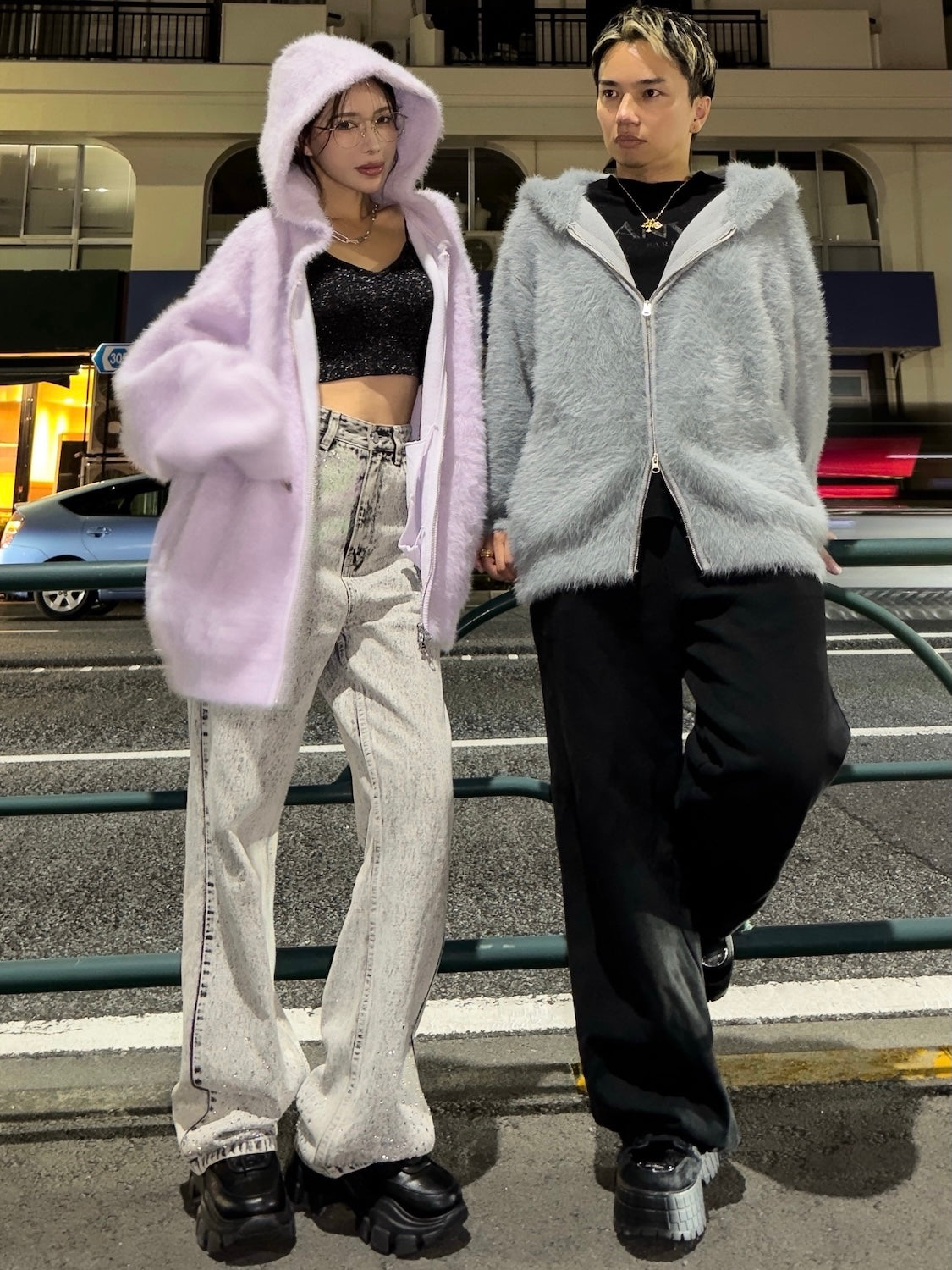 (左)MODEL:159cm<br>(右)MODEL:167cm