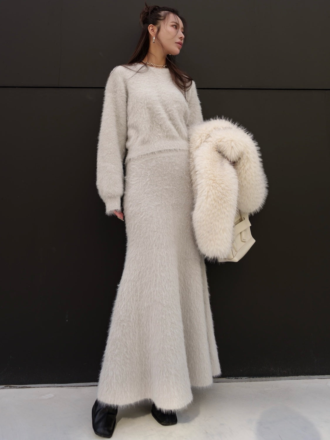 MODEL:159cm<br>COLOR:スモークホワイト