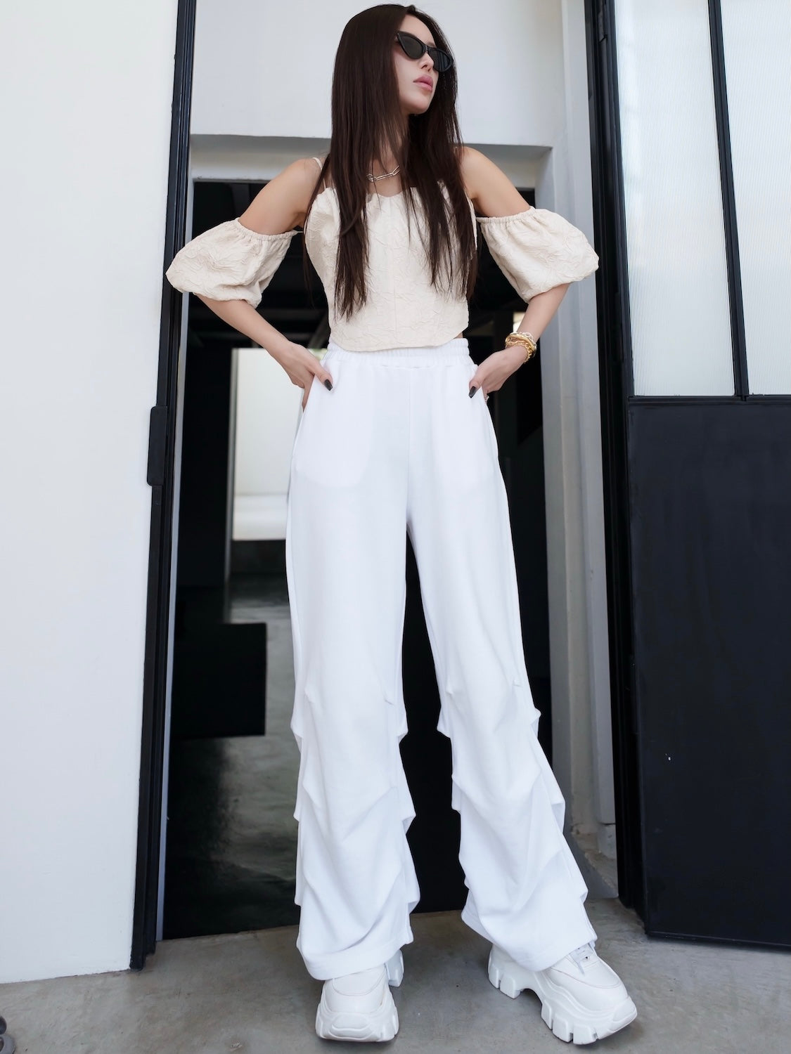 MODEL:159cm<br>COLOR:ホワイト