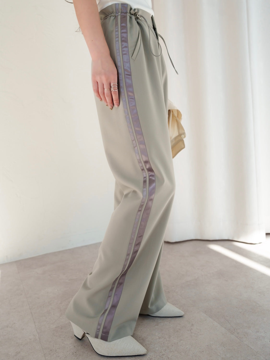 MODEL:159cm<br>COLOR:グレージュ