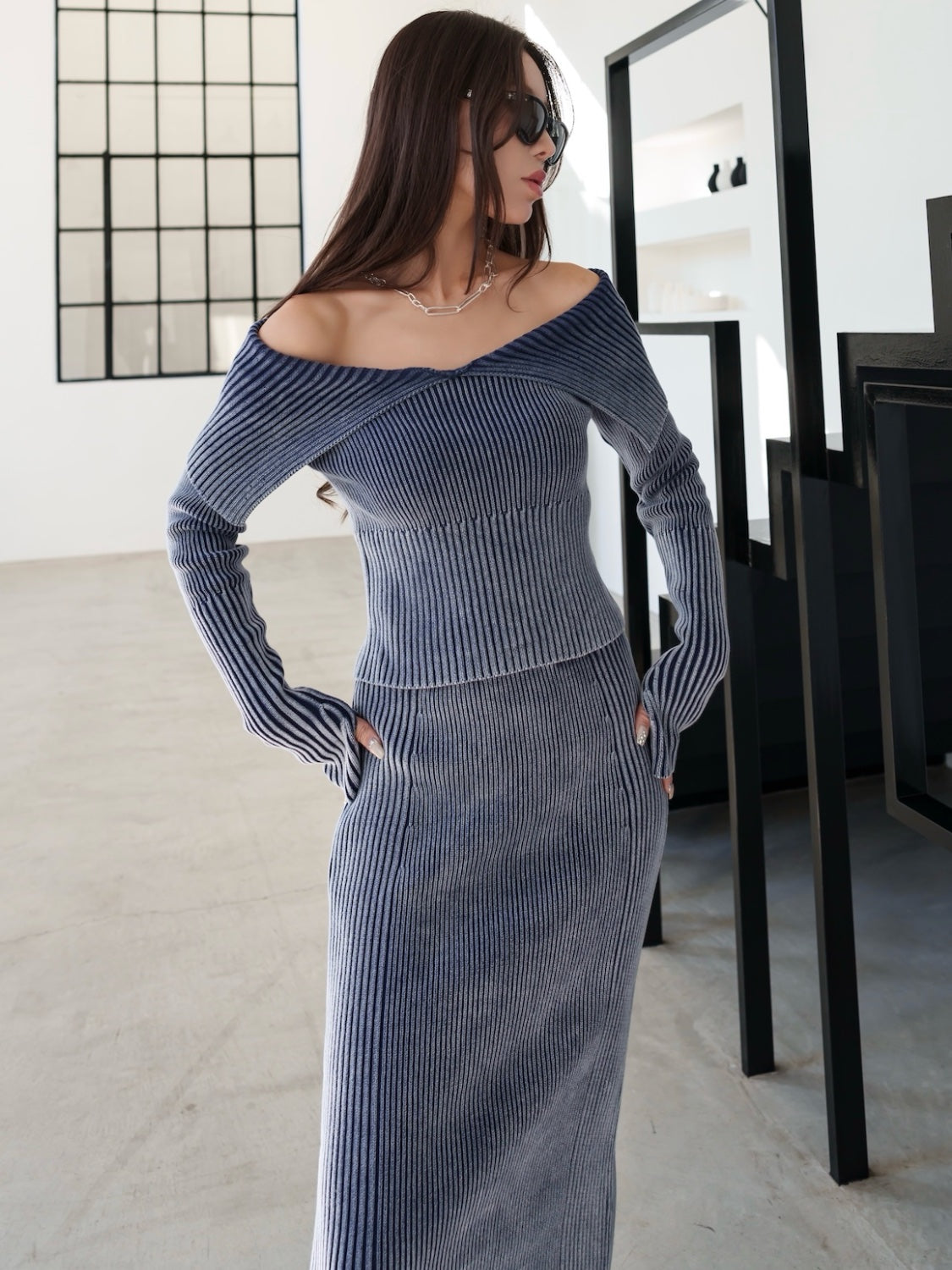 OFF-SHOULDER PIGMENT RIB KNIT SET