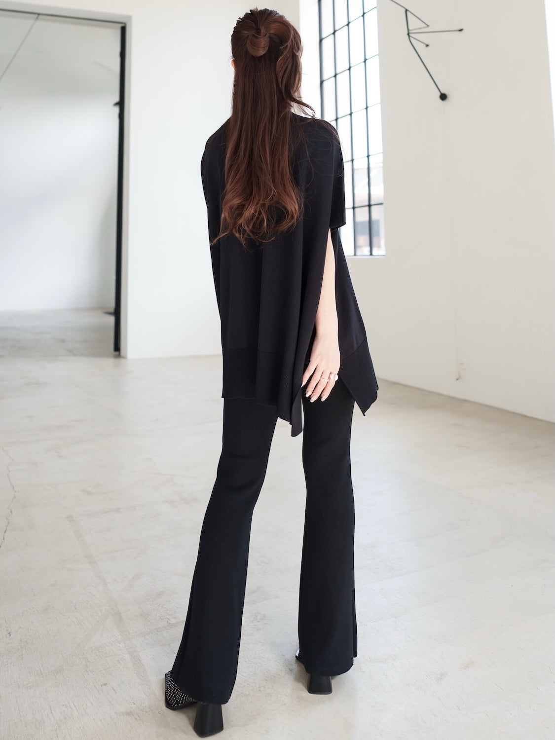 Poncho-like decollete sheer knit set