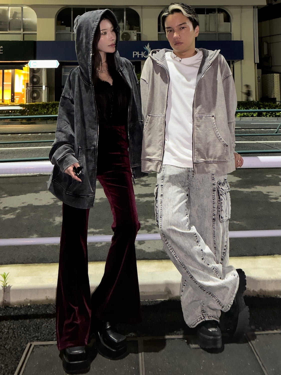 (左)MODEL:159cm<br>(右)MODEL:167cm