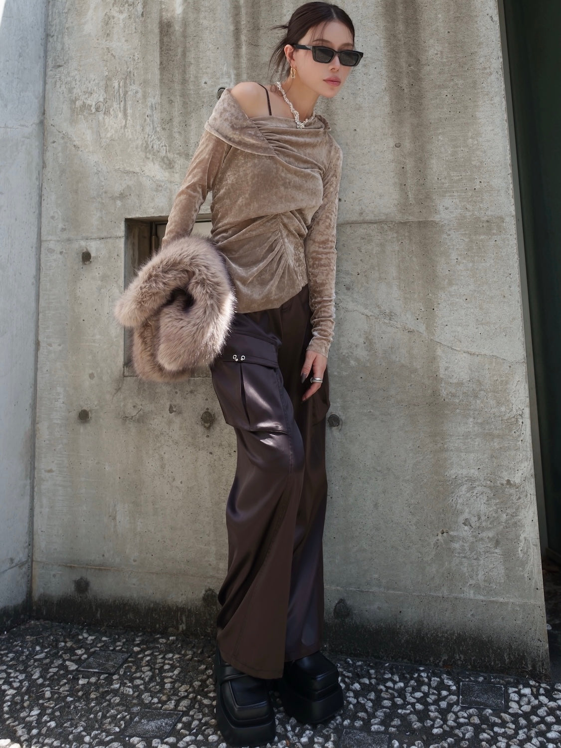 ピアスポケット Satin カーゴパンツ