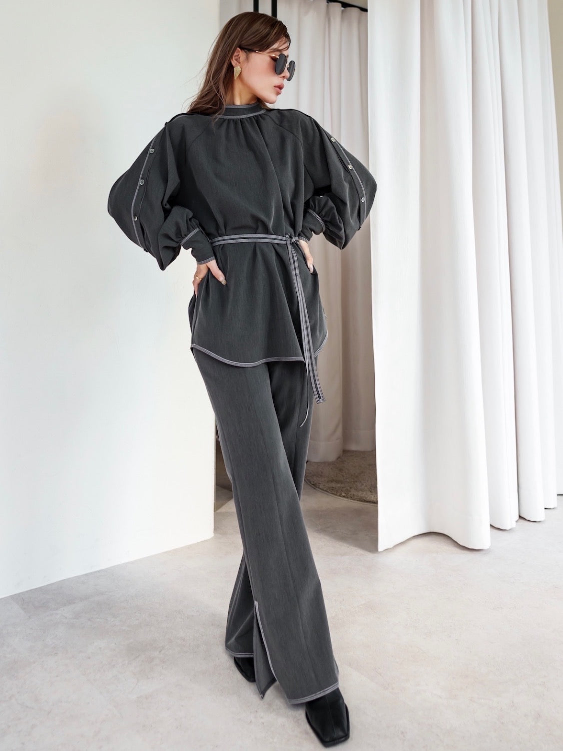 Stitched semi-flared pants