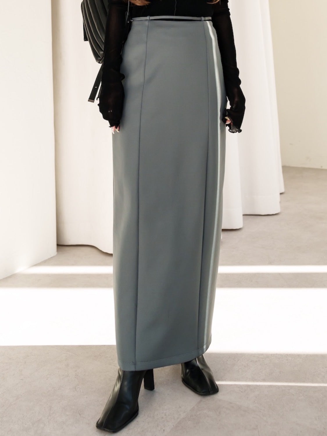 MODEL:159cm<br>COLOR:チャコール