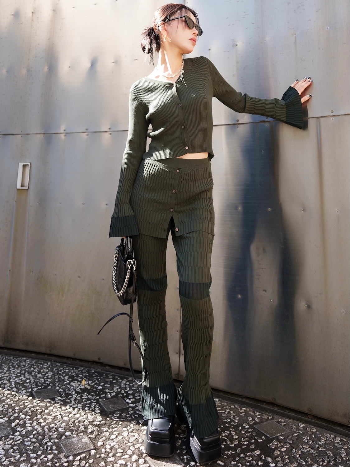 MODEL:159cm<br>COLOR:カーキ