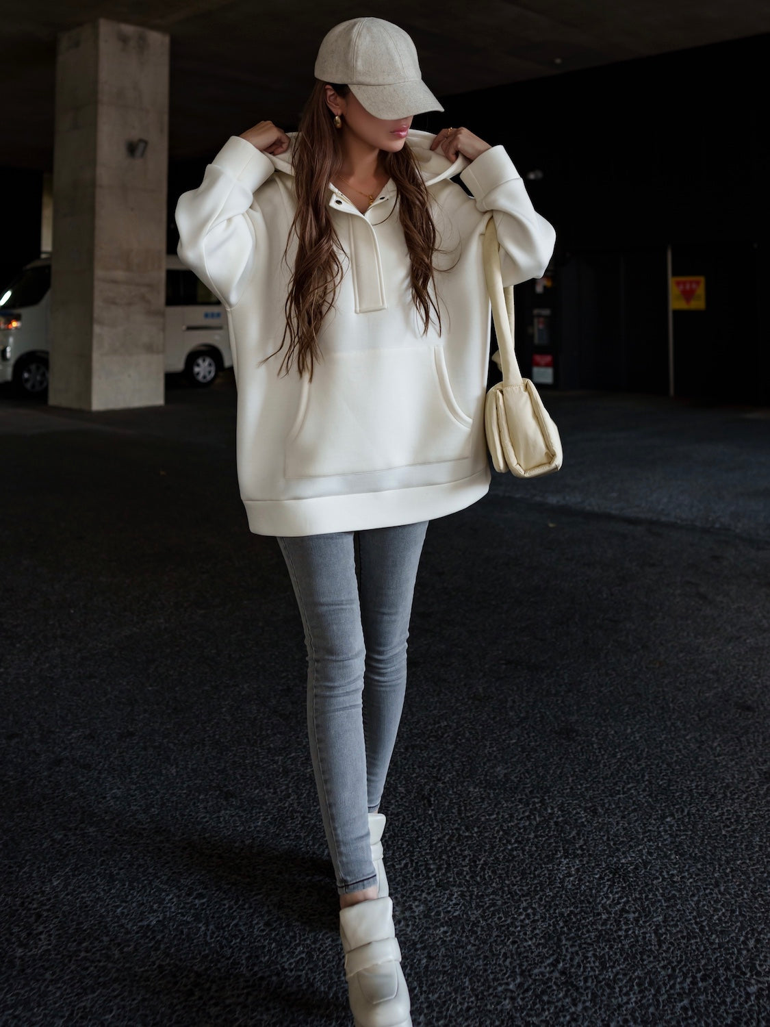 MODEL:159cm<br>COLOR:クリーム