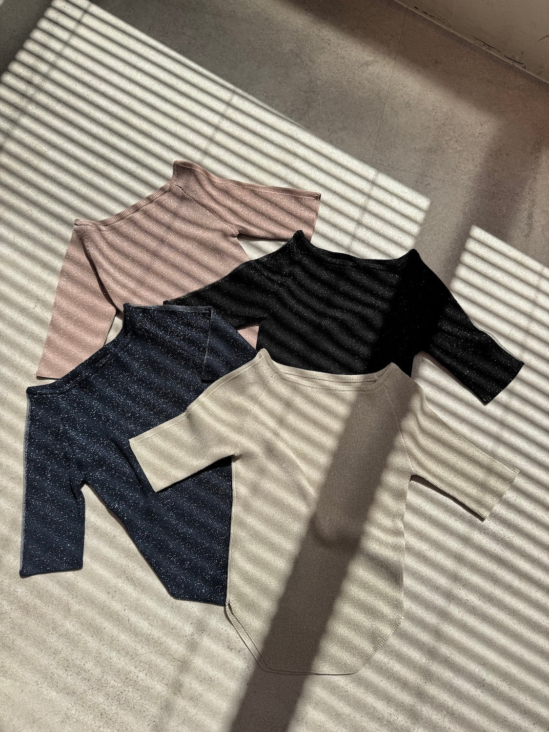 シアーライン Half ラメ ニット
