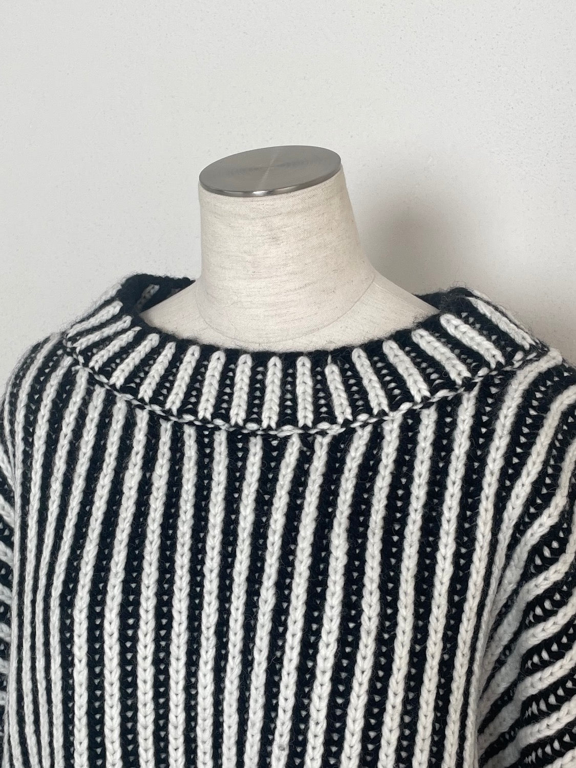 BLACK ストライプ クロップド Wool Knit
