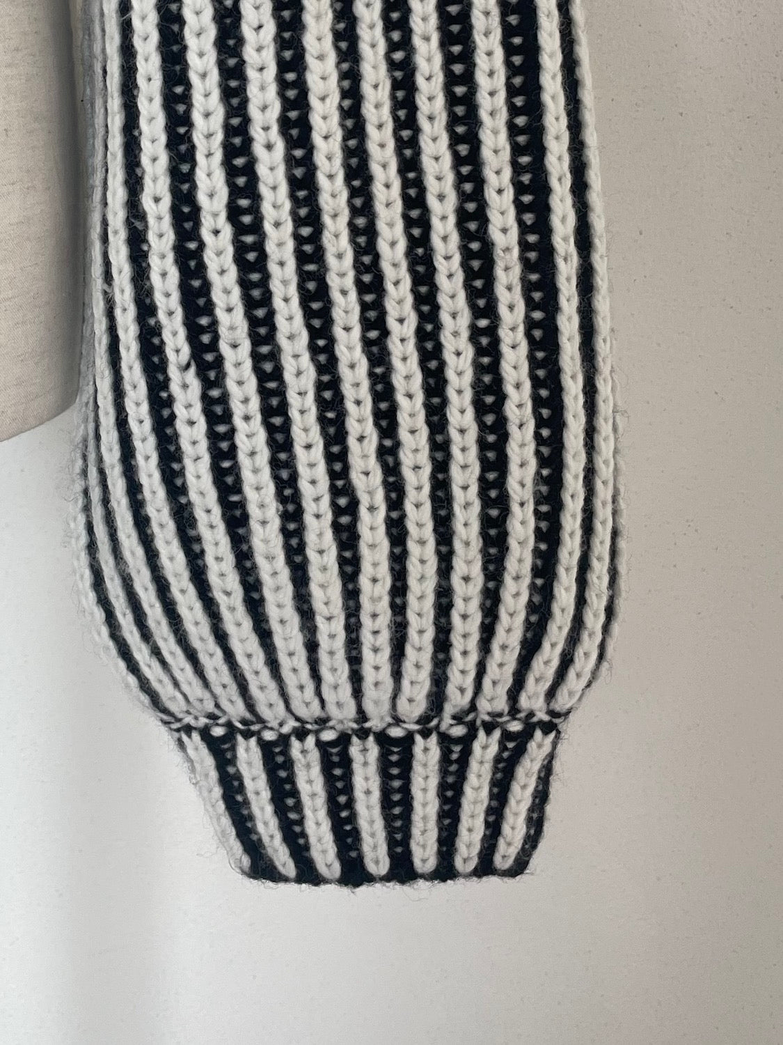 BLACK ストライプ クロップド Wool Knit