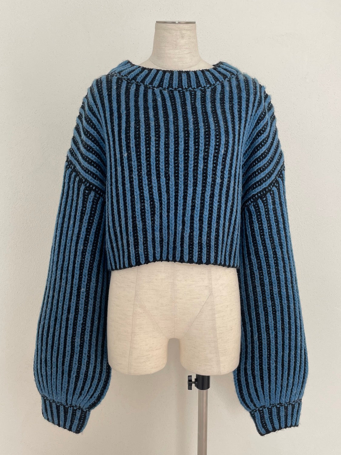 BLACK ストライプ クロップド Wool Knit