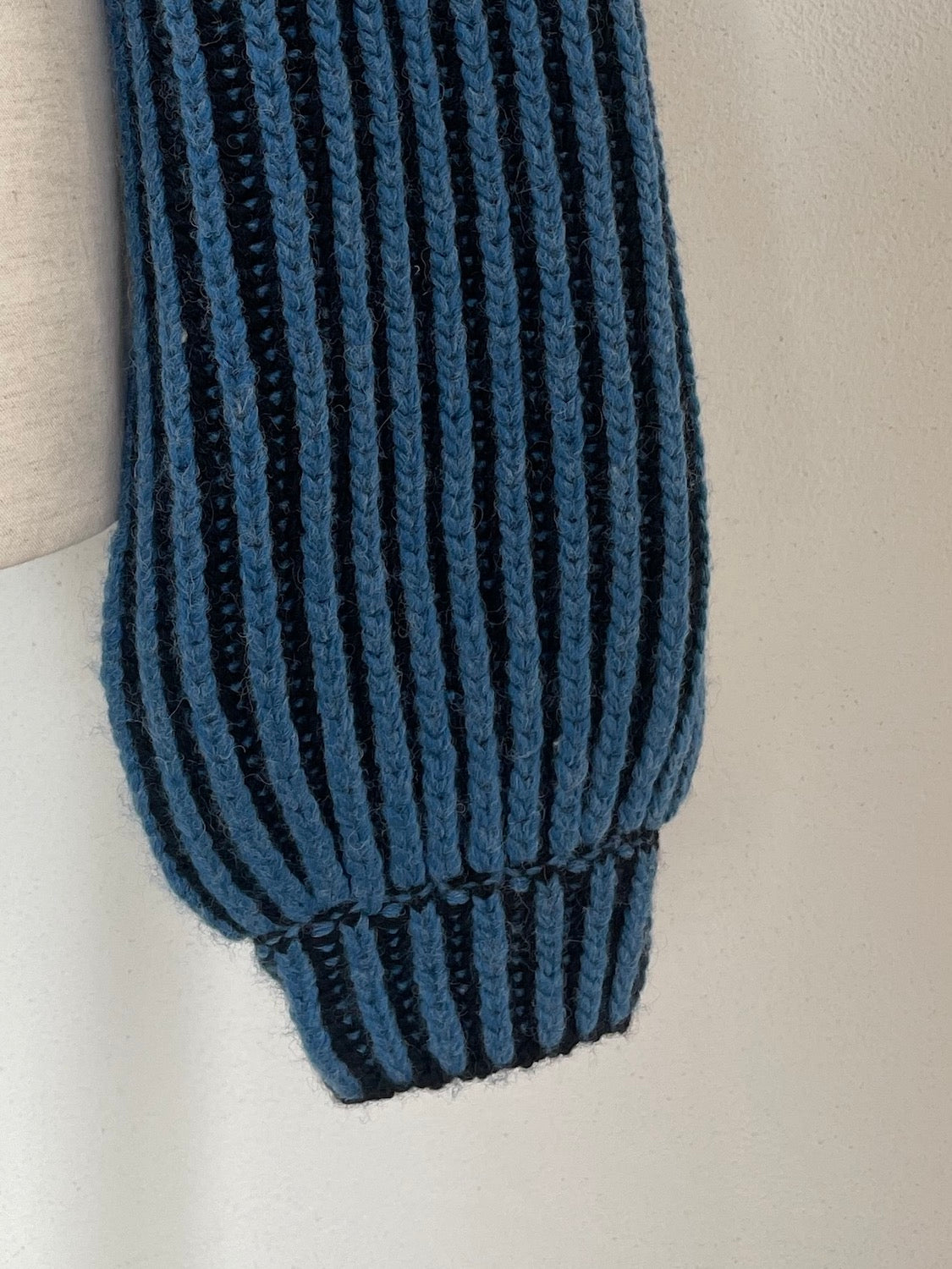 BLACK ストライプ クロップド Wool Knit