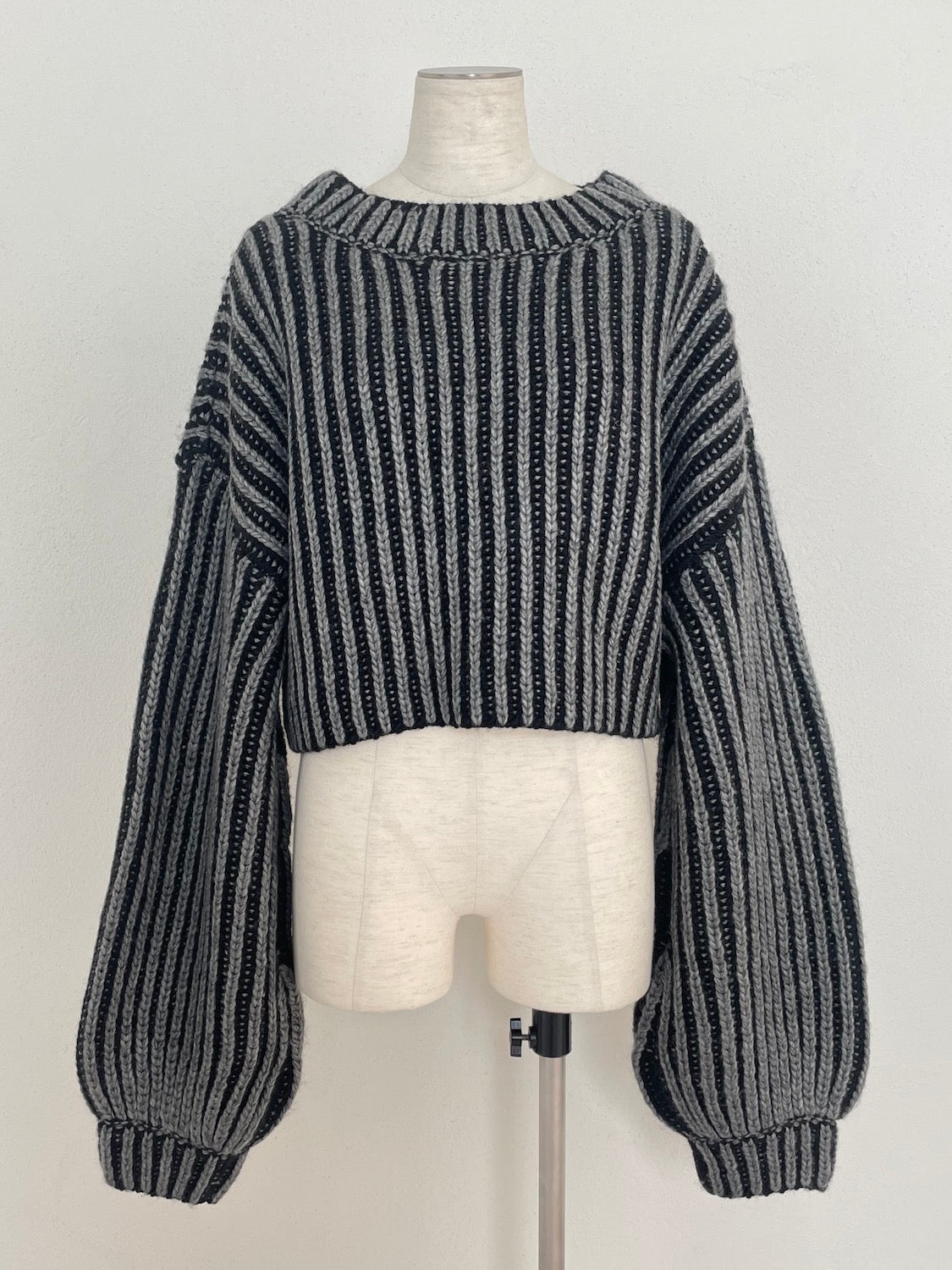 BLACK ストライプ クロップド Wool Knit