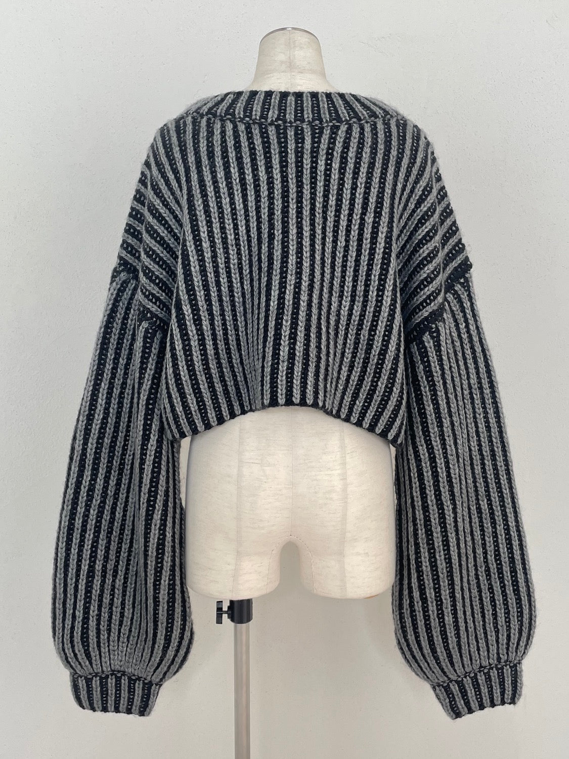 BLACK ストライプ クロップド Wool Knit