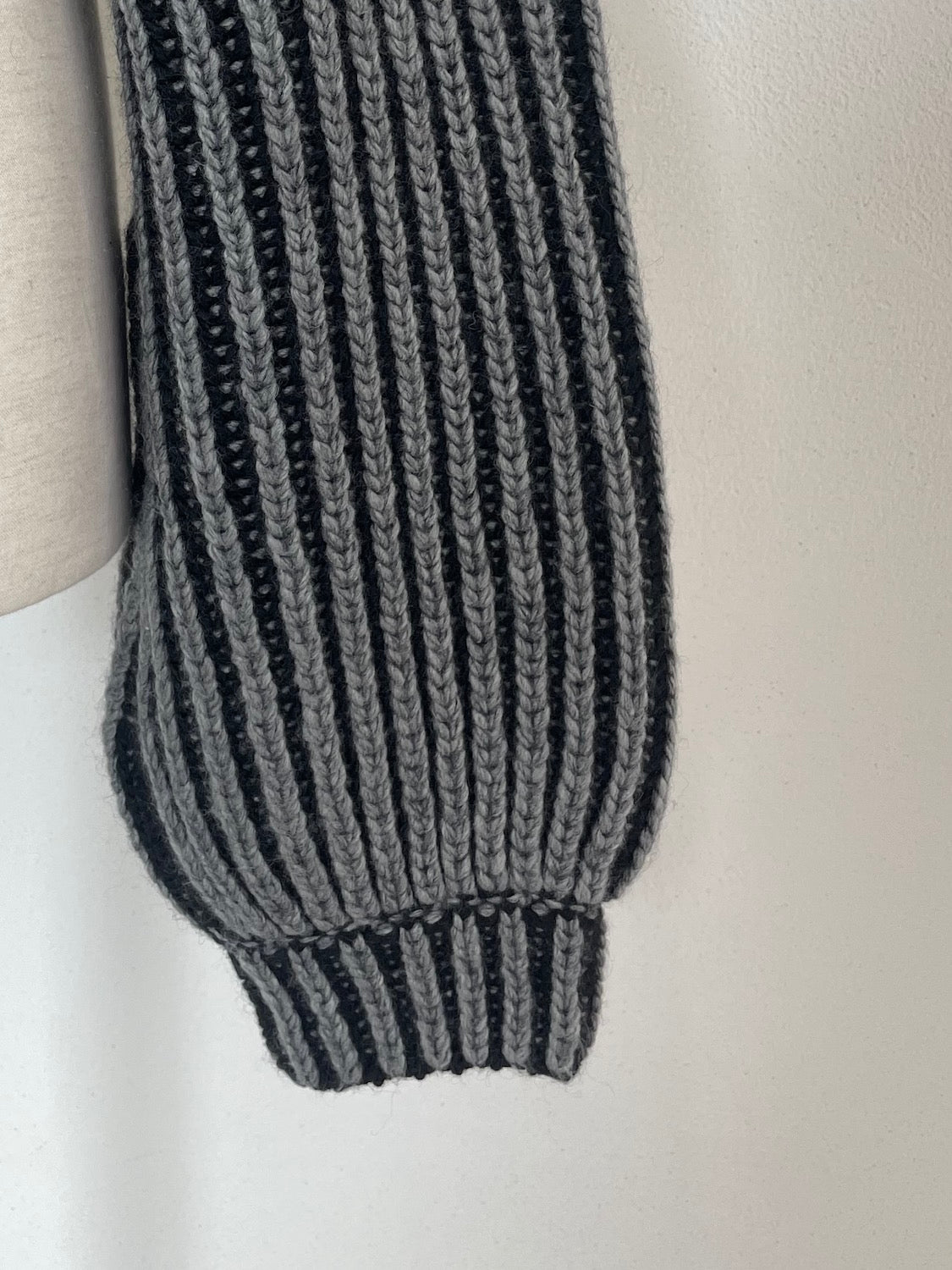 BLACK ストライプ クロップド Wool Knit