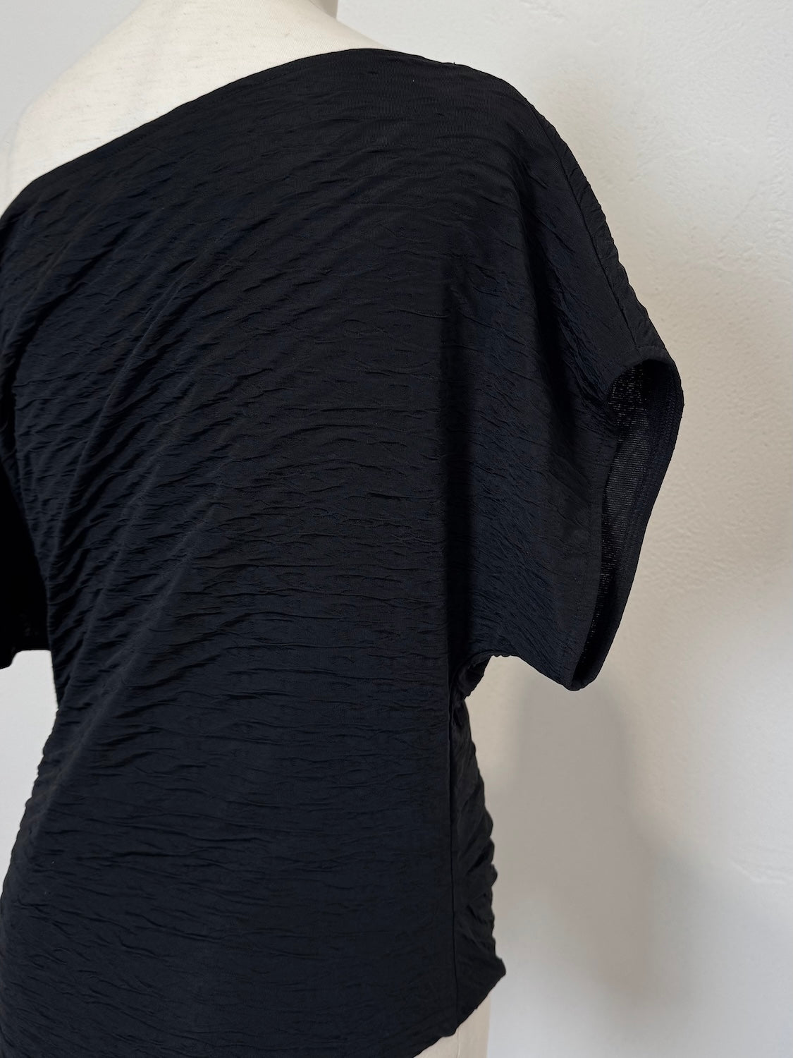 アシンメトリー リップル トップス