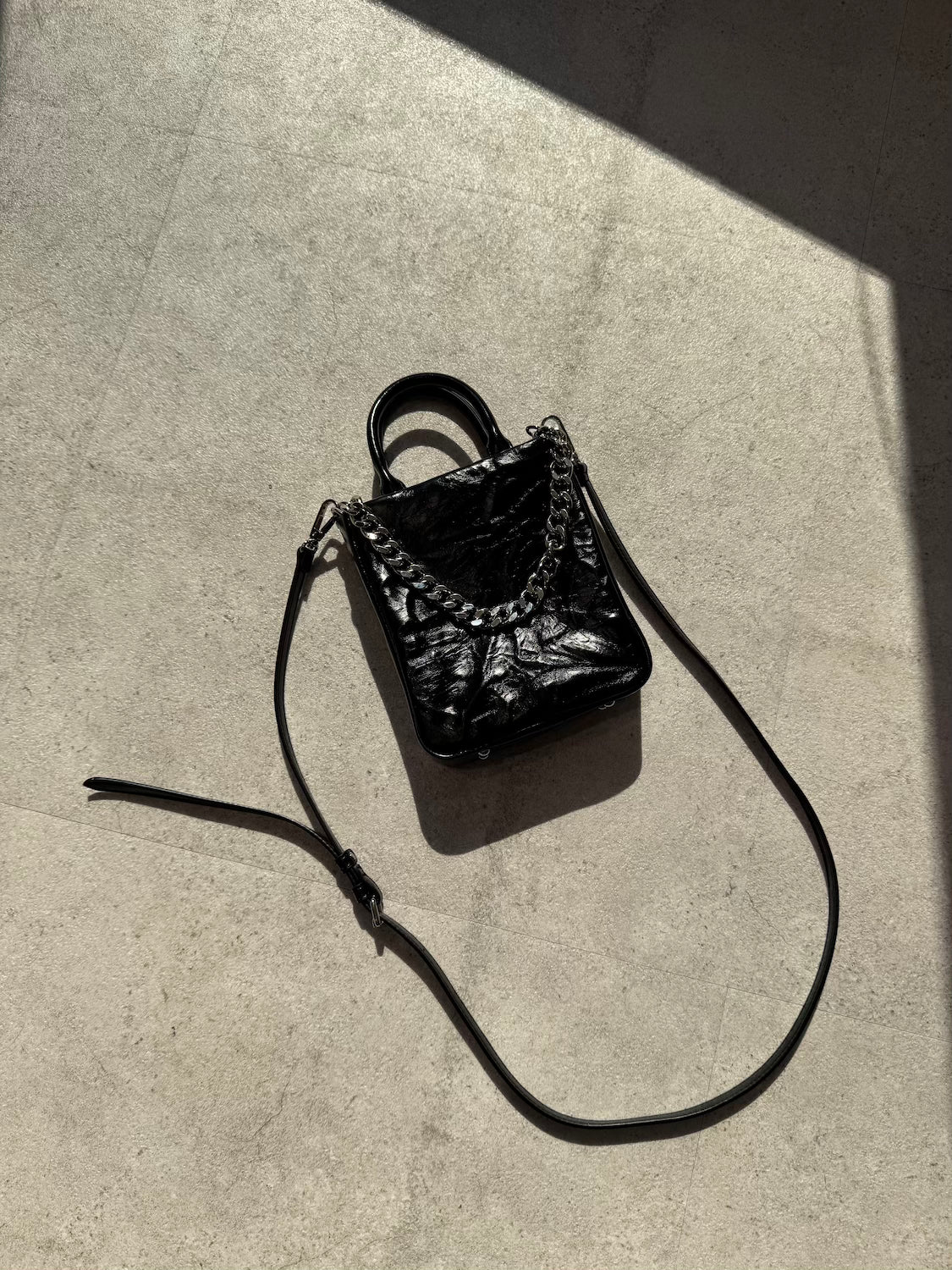 Crinkled leather Chain mini bag