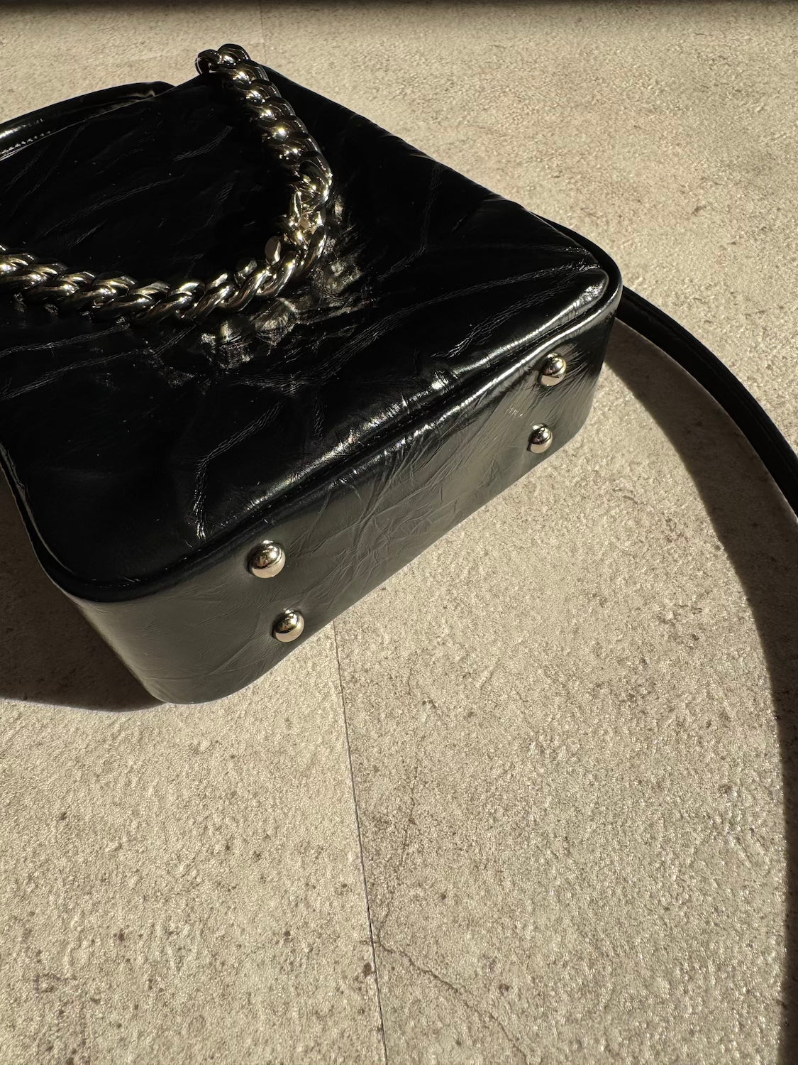 Crinkled leather Chain mini bag