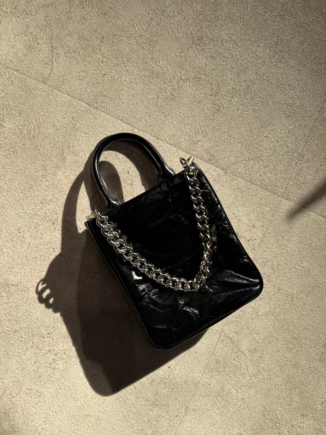 Crinkled leather Chain mini bag