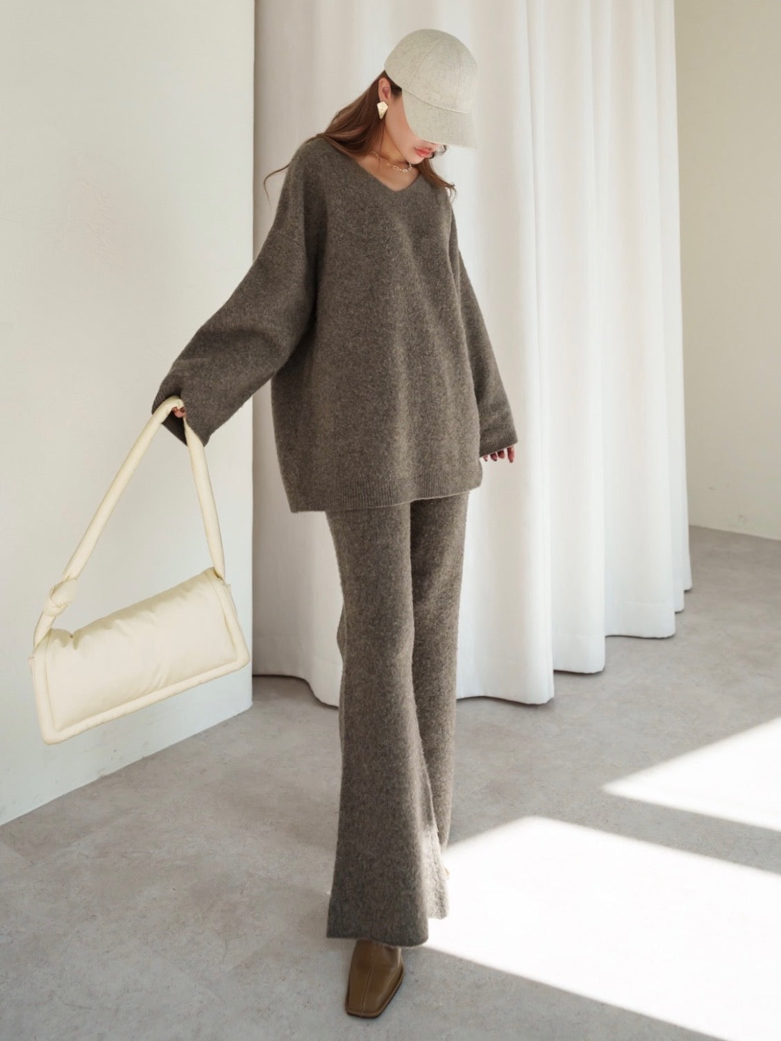 Wool knit semi-flared pants