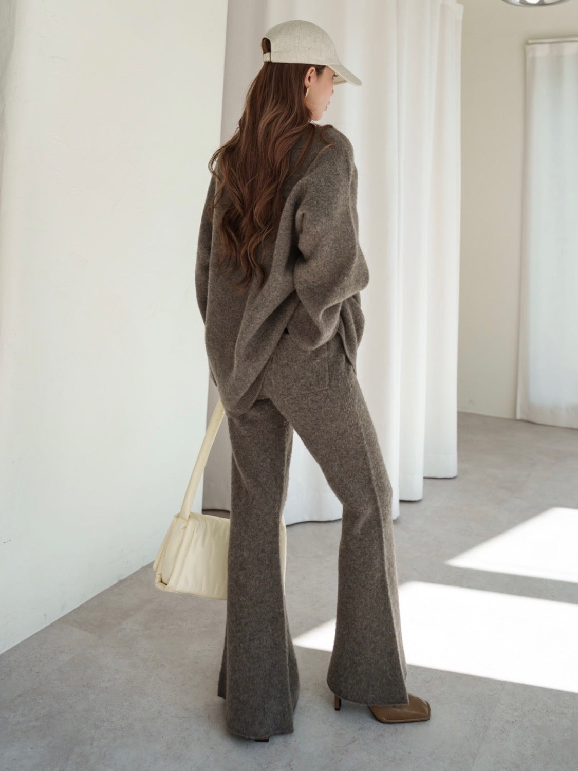 Wool knit semi-flared pants