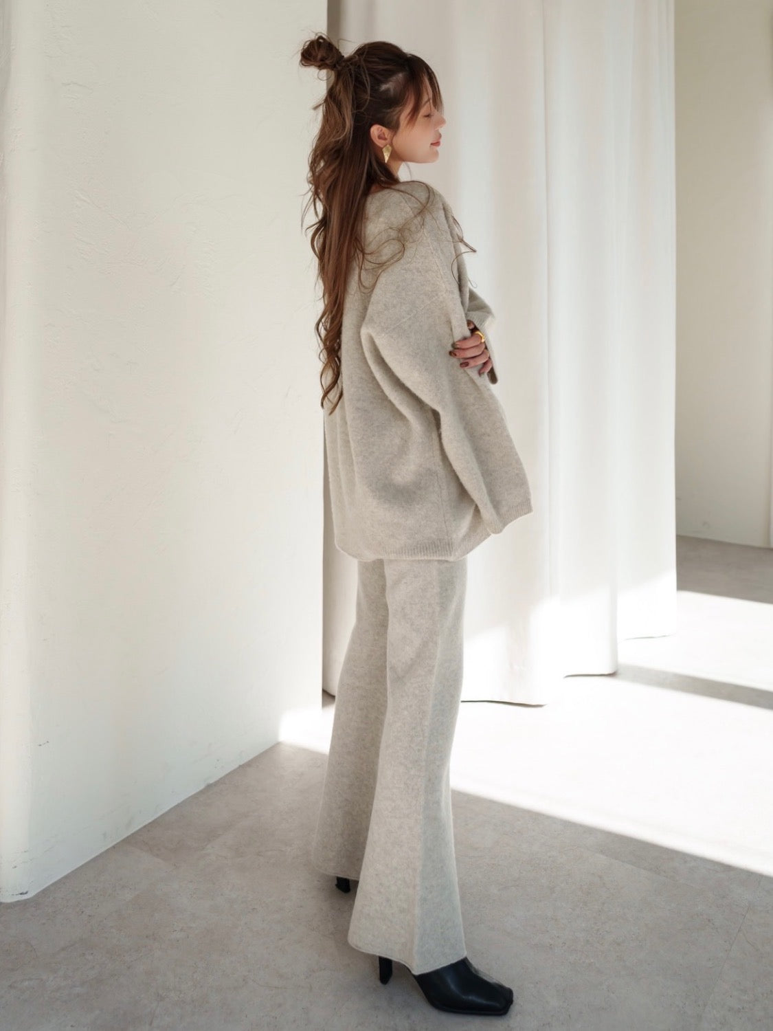 Wool knit semi-flared pants