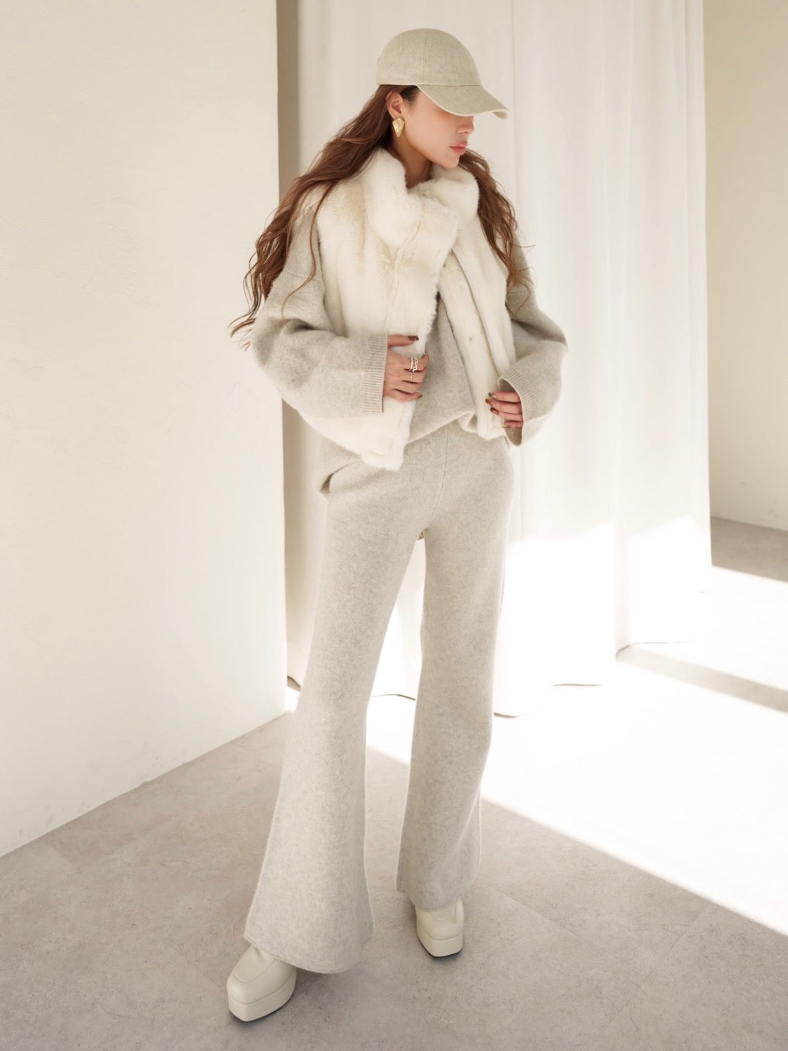 Wool knit semi-flared pants