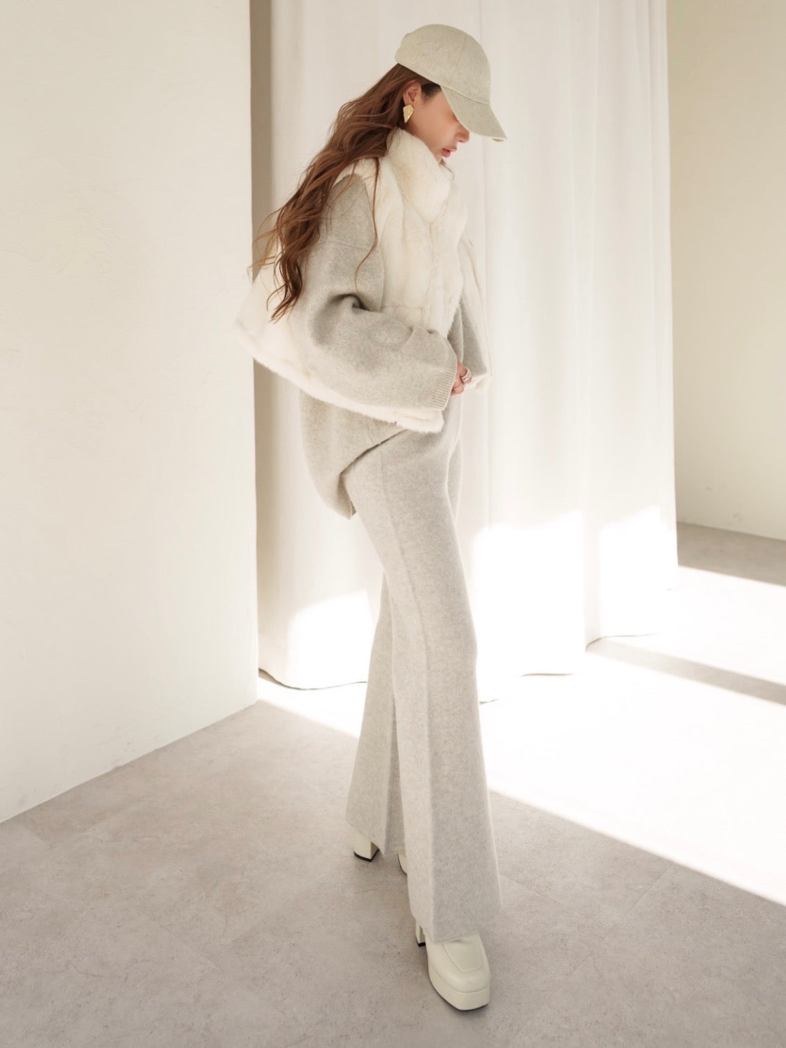 Wool knit semi-flared pants