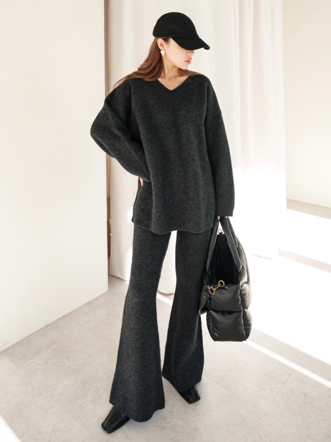 Wool knit semi-flared pants