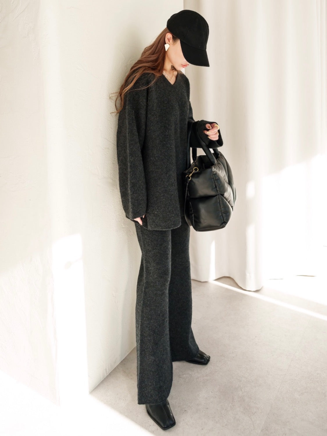 Wool knit semi-flared pants