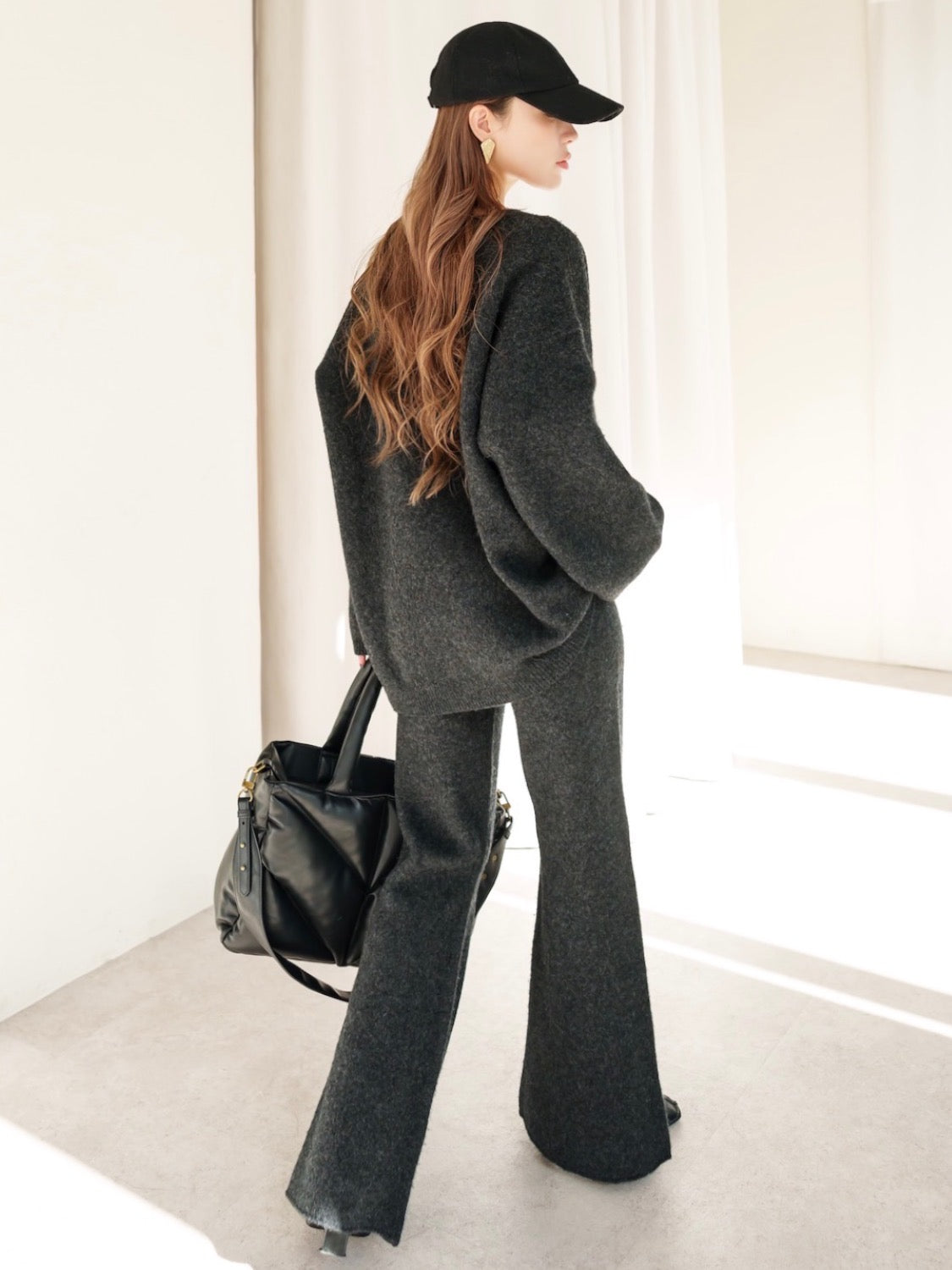 Wool knit semi-flared pants