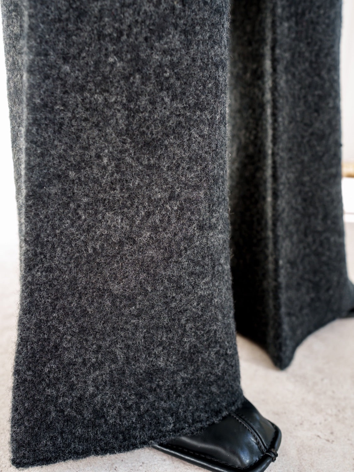 Wool knit semi-flared pants