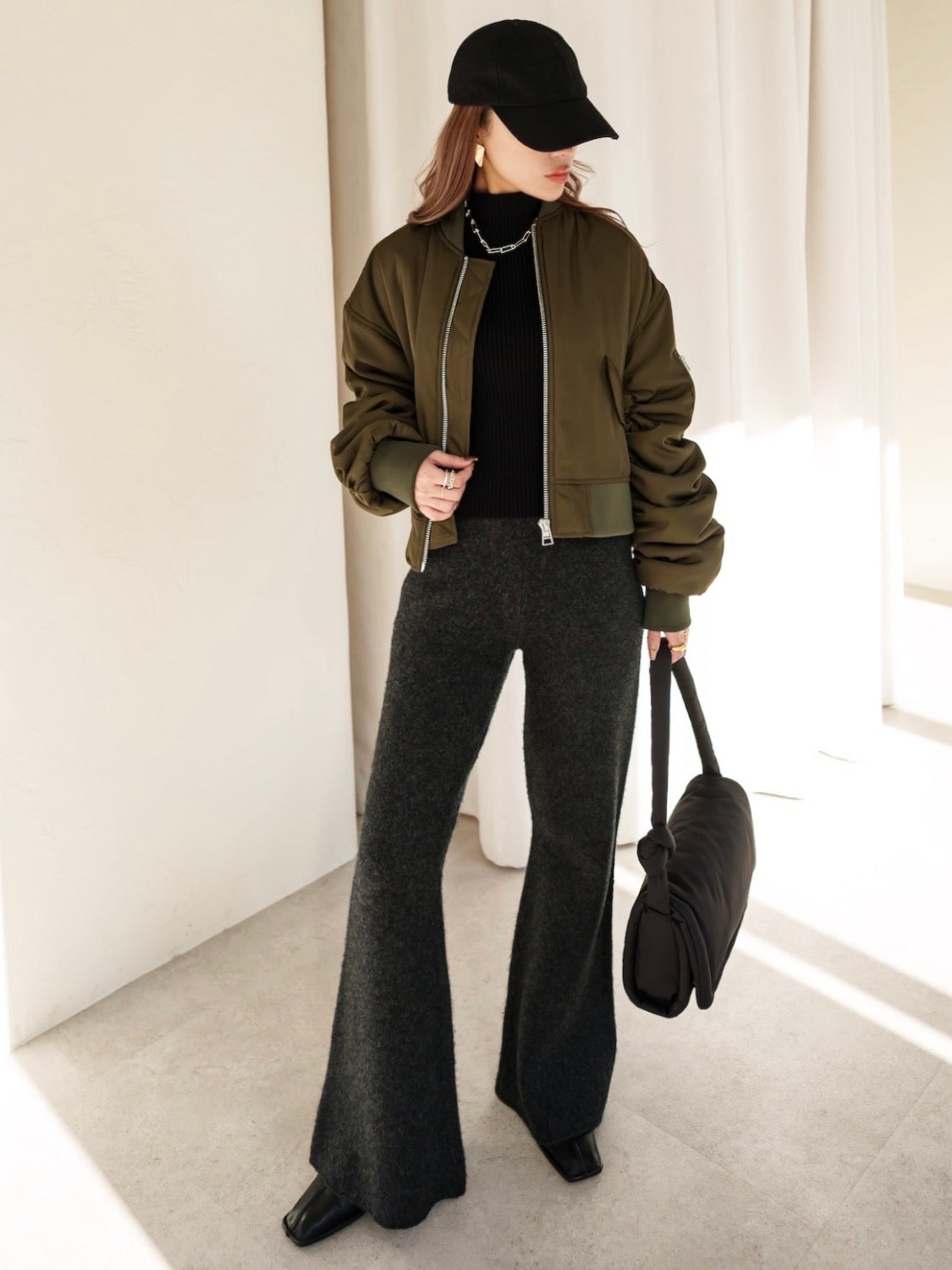 Wool knit semi-flared pants