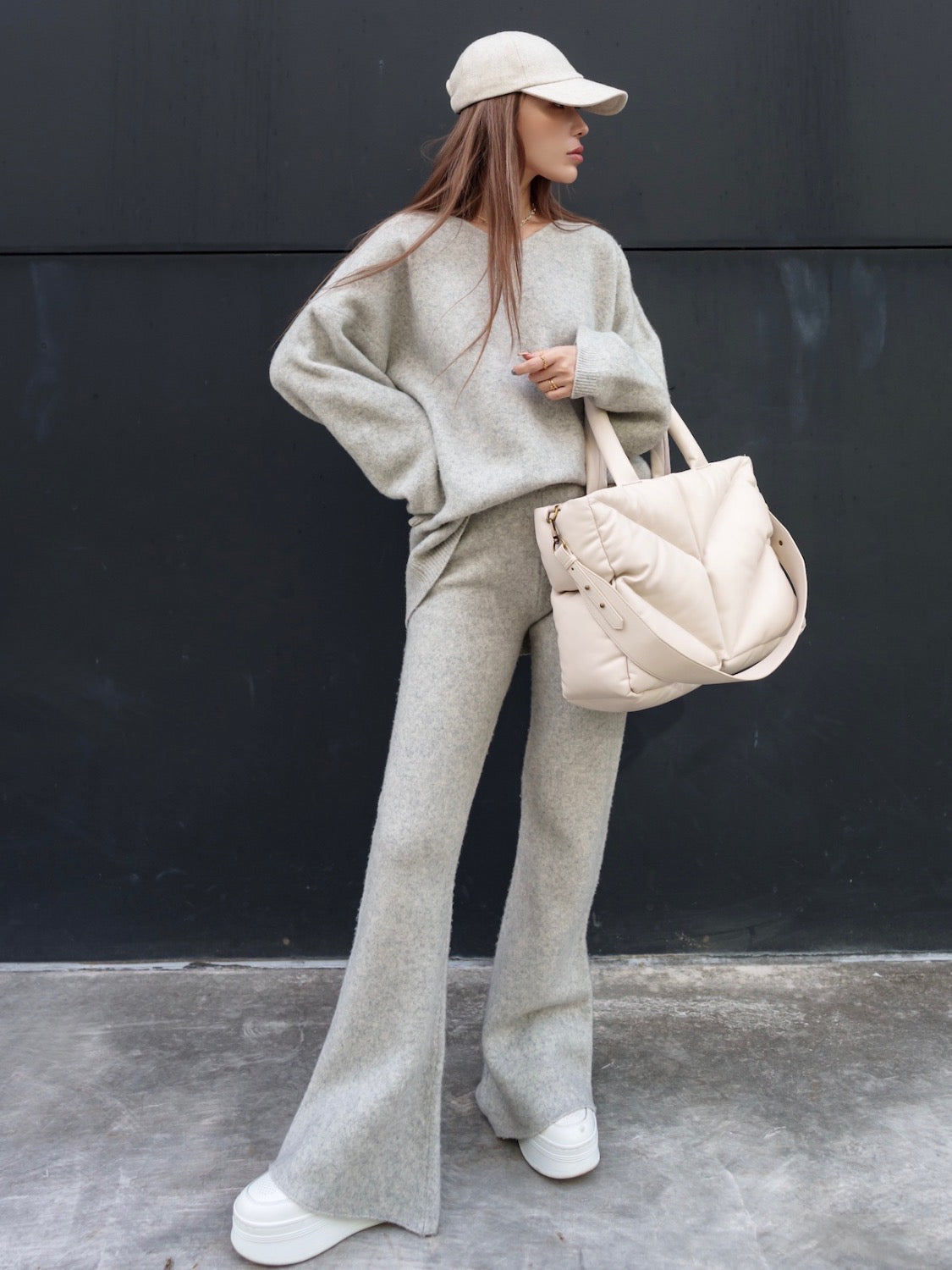 Wool knit semi-flared pants