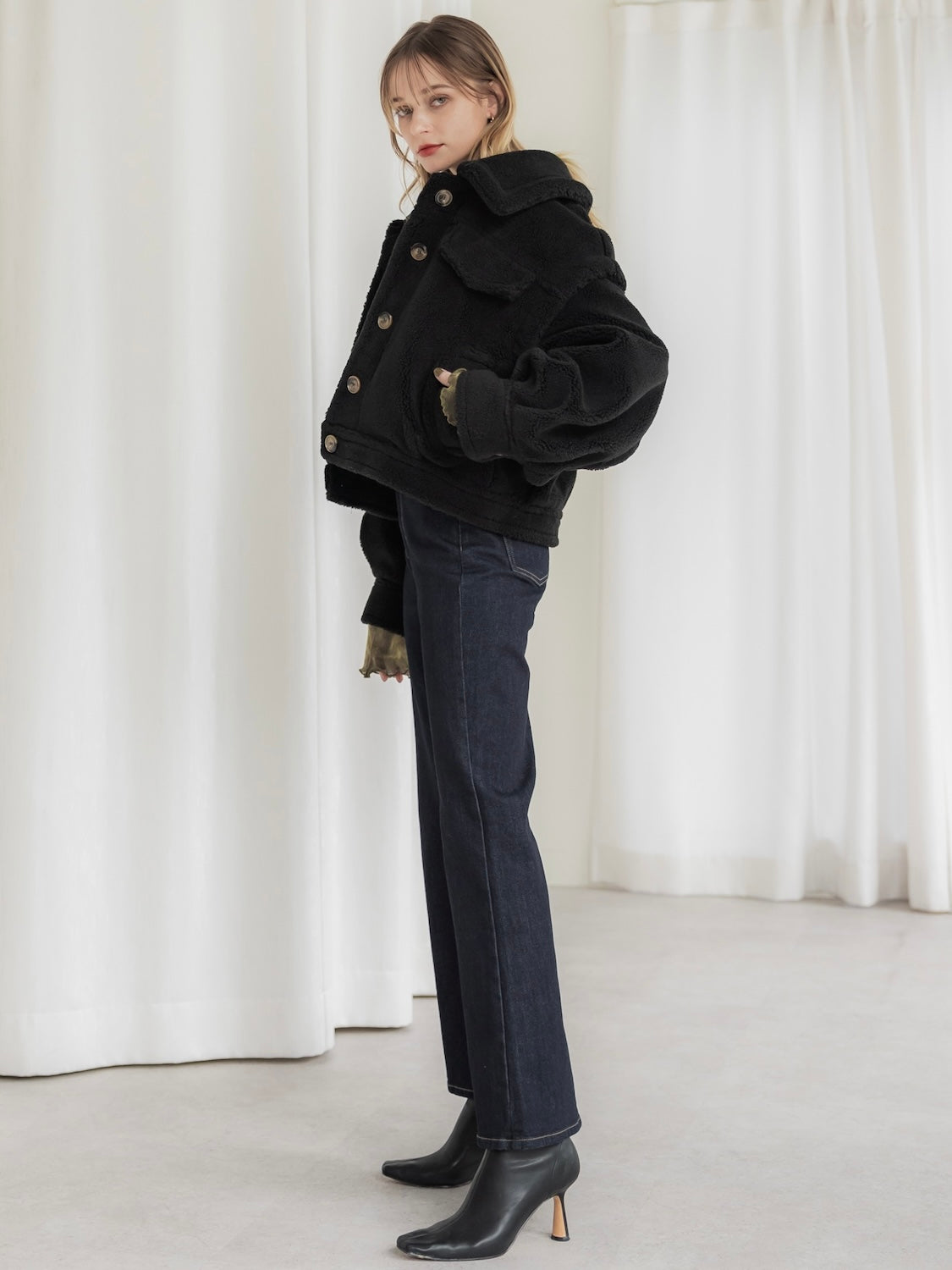 Wide collar boa coat